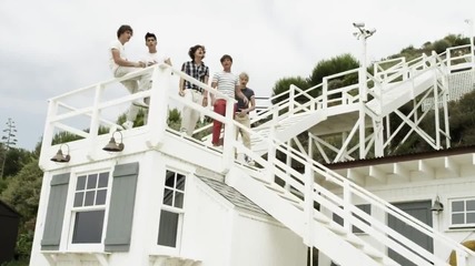 One Direction - What Makes You Beautiful