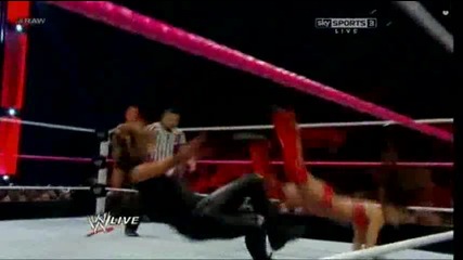 The Bella Twins & Eva Marie срещу Aj Lee, Tamina & Aksana / Първична сила 04.11.2013