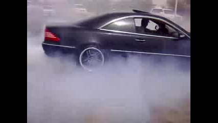 Mercedes нарочно пука гуми 