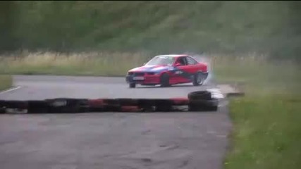 Moto et Motards - Drift Moto vs Auto