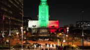 Общината на Лос Анджелис грейна в цветовете на националния трибагреник