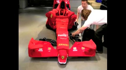 Правене на кола от формула 1 от дрехи - Puma and Ferrari