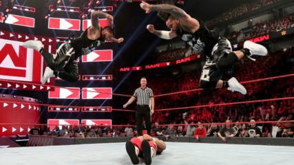 The Usos vs. Bobby Roode & Chad Gable: Raw, 15 April, 2019