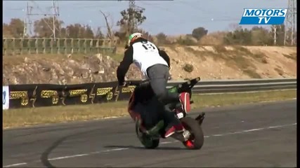 Невероятни изпълнения с Yamaha Aerox.