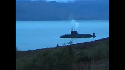 Подводница заседнала между острова 