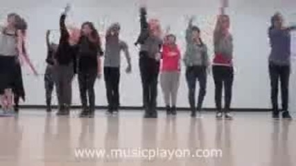Kelly Clarkson - What Doesn't Kill You (stronger) (video Flash Mob) (2011) (musicplayon.com)