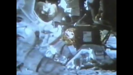 Нло прелита над главата на астронавт