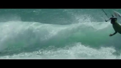 Луд сърфинг по плажовете на Португалия 