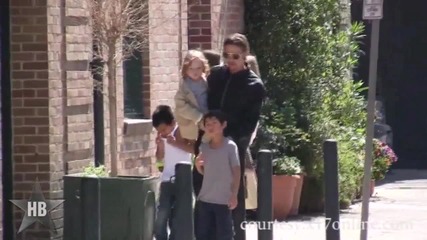 Angelina Jolie Brad Pitt искат още деца