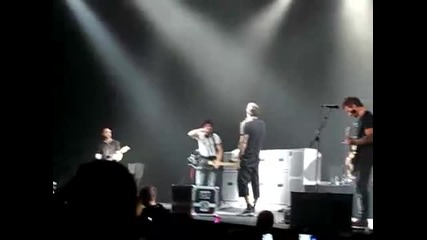 Simple Plan dances 