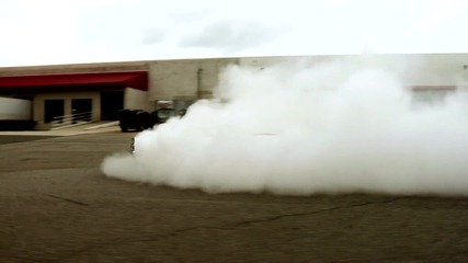 красиво Camaro 69 пали гумите 