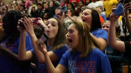 Jonas Brothers са в Minnesota сега и вижте как изненадаха много ученици