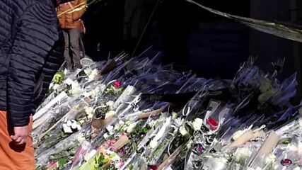 Във Франция: Почетоха паметта на убития учител