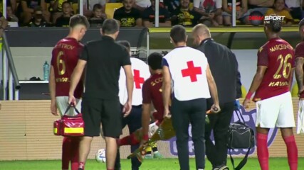 Браян Кордоба бе заменен принудително, изтърваха го от носилката