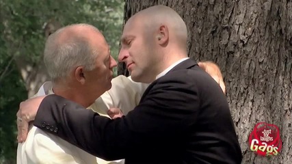 скрита камера-поп се целува с младоженец