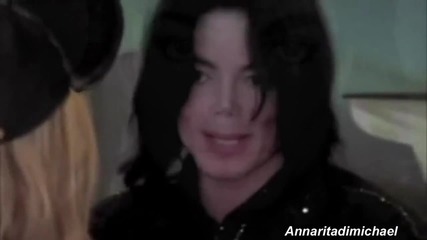 Michael си бъбри с фенка, а тъста му (бившия) пее...