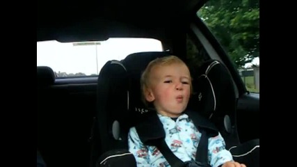 Бебе коффее , като лудо на Drum n and bass .. 