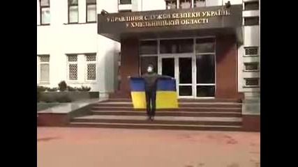 Видео: Застрелват жена по време на протестите в Украйна