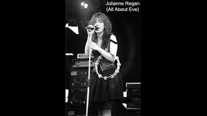 Julianne Regan - She Moves Through The Fair 