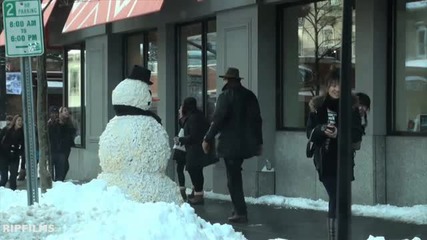 * Смях * Снежен човек не се отказва