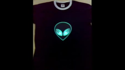 Alien тениска свети!