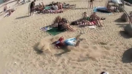 Опит за двоето саулто на плаж 