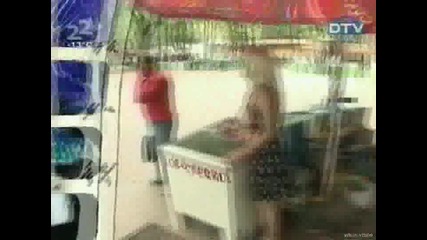 Голи  И Смешни - Скрита Камера Надарена Продавачка На Сладолед( Супер Качество )