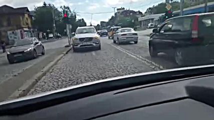 Джип в насрещното