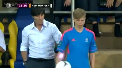 Треньорът на Германия се бъзика с момче