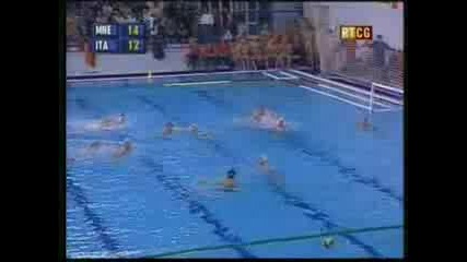 Waterpolo - Goal Calcaterra Back Hand Shoot