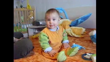 Тони танцува 