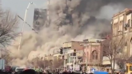 30 пожарникари загинаха при рухване на висока сграда (ВИДЕО)