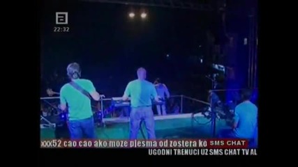 Sinan Sakic - Gradom Se Sapuce Uzivo