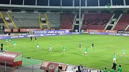Локомотив София и Лудогорец загряват в "Надежда"