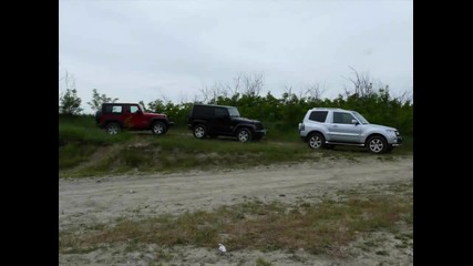 Off Road Jeer Wrangler red&black vs Mitsubishi Pajero