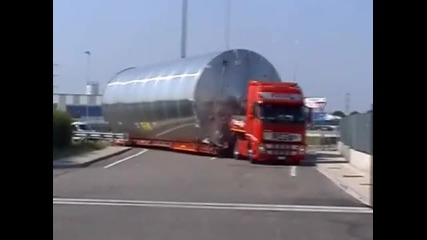 Камион с опасен товар