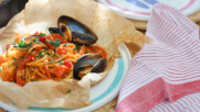 Спагети с морски дарове в хартия | Да готвим като италианци | 24Kitchen Bulgaria