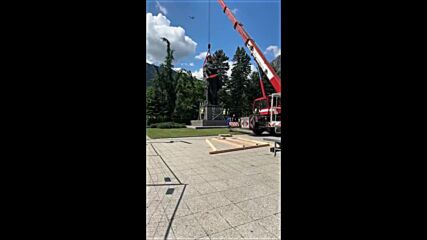 Започна монтажът на паметника на Христо Ботев във Враца