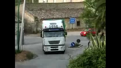 Iveco Stralis vozi kombain