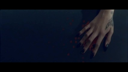 Rihanna - Russian Roulette