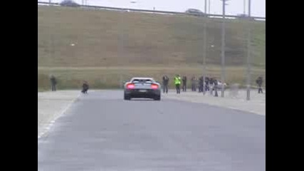Porsche Carrera Gt accelerating! Lovely sound! 