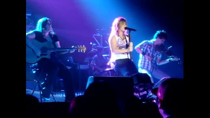 Kelly Clarkson Cry Live Fantasy Springs Casino, Indio, California July 2009 