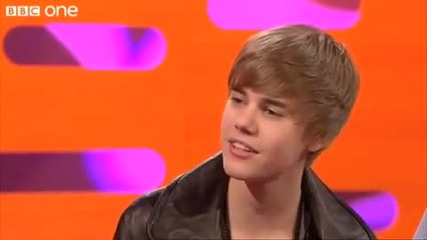 Justin Bieber говори с Британски Акцент в Шоуто на Graham Norton *3.12.10* 