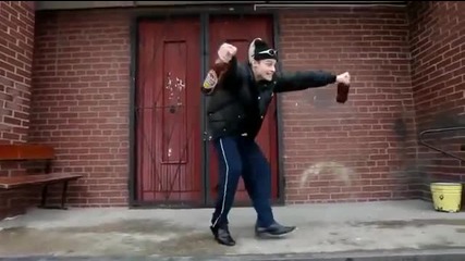 Пиян руснак танцува