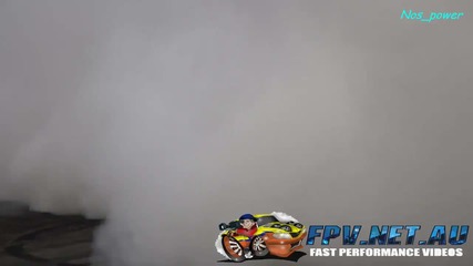 Зверско Camaro буквално си къса гумите на асфалта