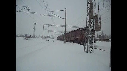 33 007/8 пристига на гара Враца