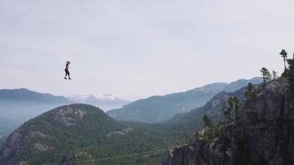 Невероятно! Световен рекорд по ходене на въже без обезопасяване free solo slackline 290 м височина