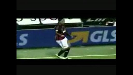 Ronaldinho In Milan - Vbox7