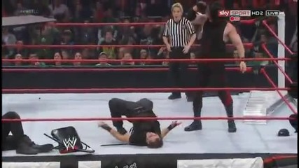 Kane Chokeslam On Dean Ambrose