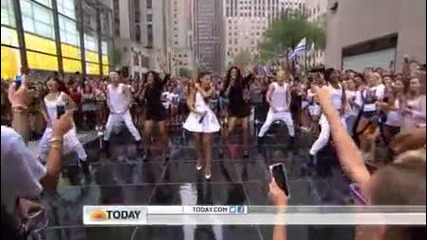 Ariana Grande Knows The Way To Make Her Fans Happy! Check Out Her Performance On Today Here!